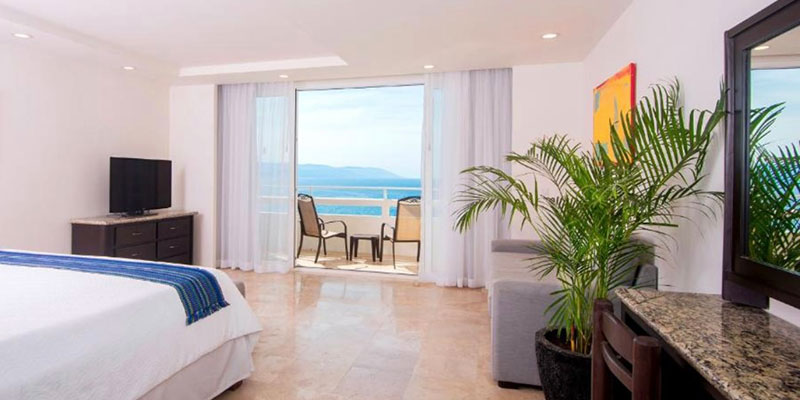Delfin PV Beach Resort — Puerto Vallarta — Studio Dolphin (Ocean Front), Mexico